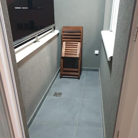 Appartamento Apartman 33 Free Private Garage Novi Sad Esterno foto