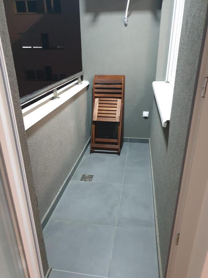 Appartamento Apartman 33 Free Private Garage Novi Sad Esterno foto